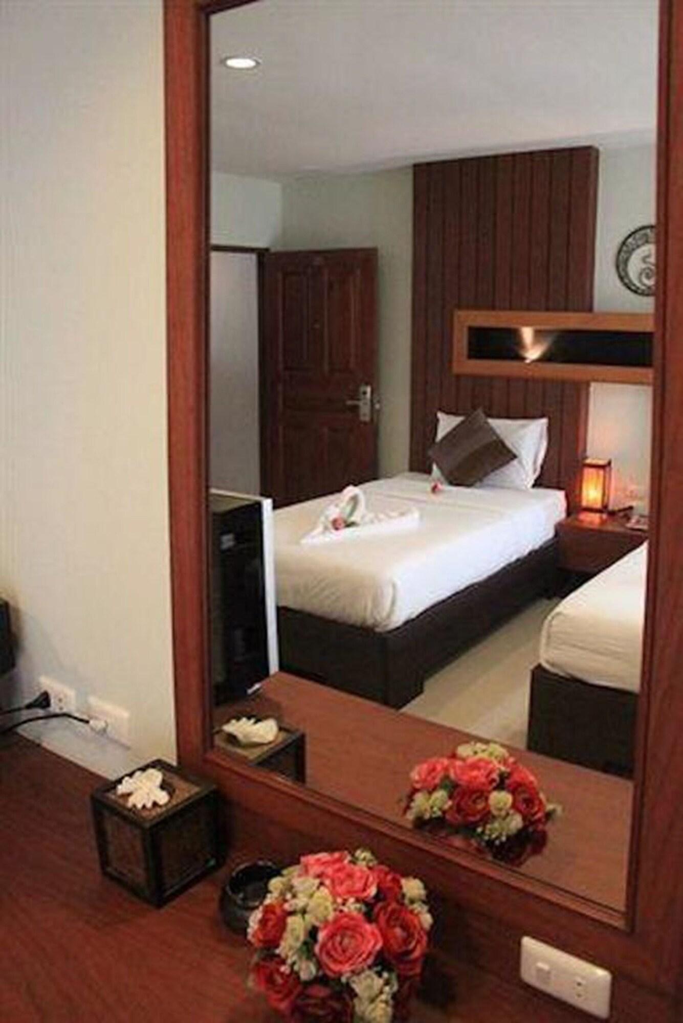 Deva Suites Patong Phuket Exterior foto